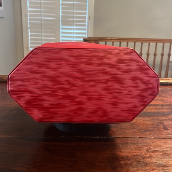 🏆LOUIS VUITTON Epi Bucket Bag Sac D’epaule with Pochette Castilian Red - Picture 4 of 13